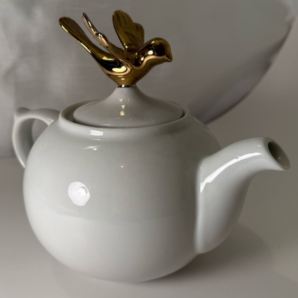 mc2 Other - Mc2 By Top Choice White Teapot With Golden Bird